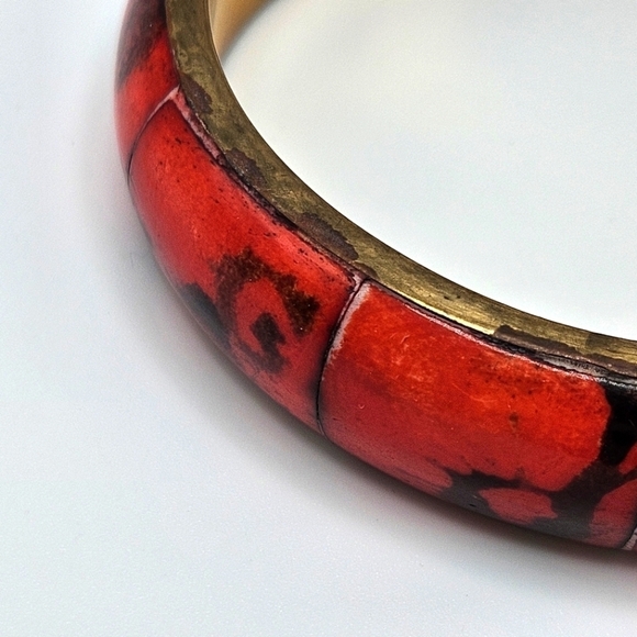 VINTAGE Red and Black Enamel Brass Bangle Bracelet - Picture 8 of 8